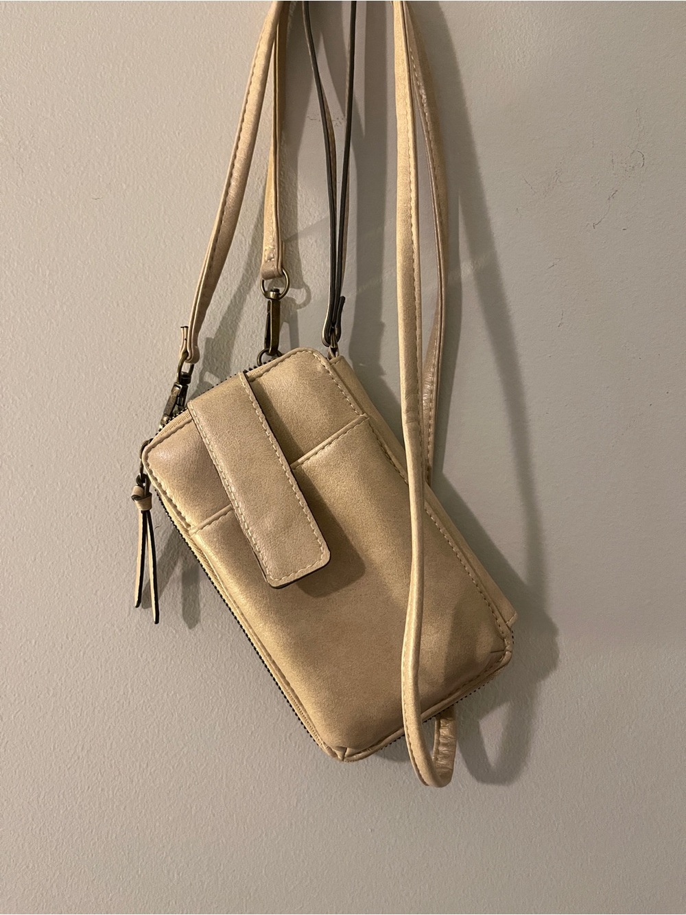 Versatile Cream Crossbody Wallet Bag